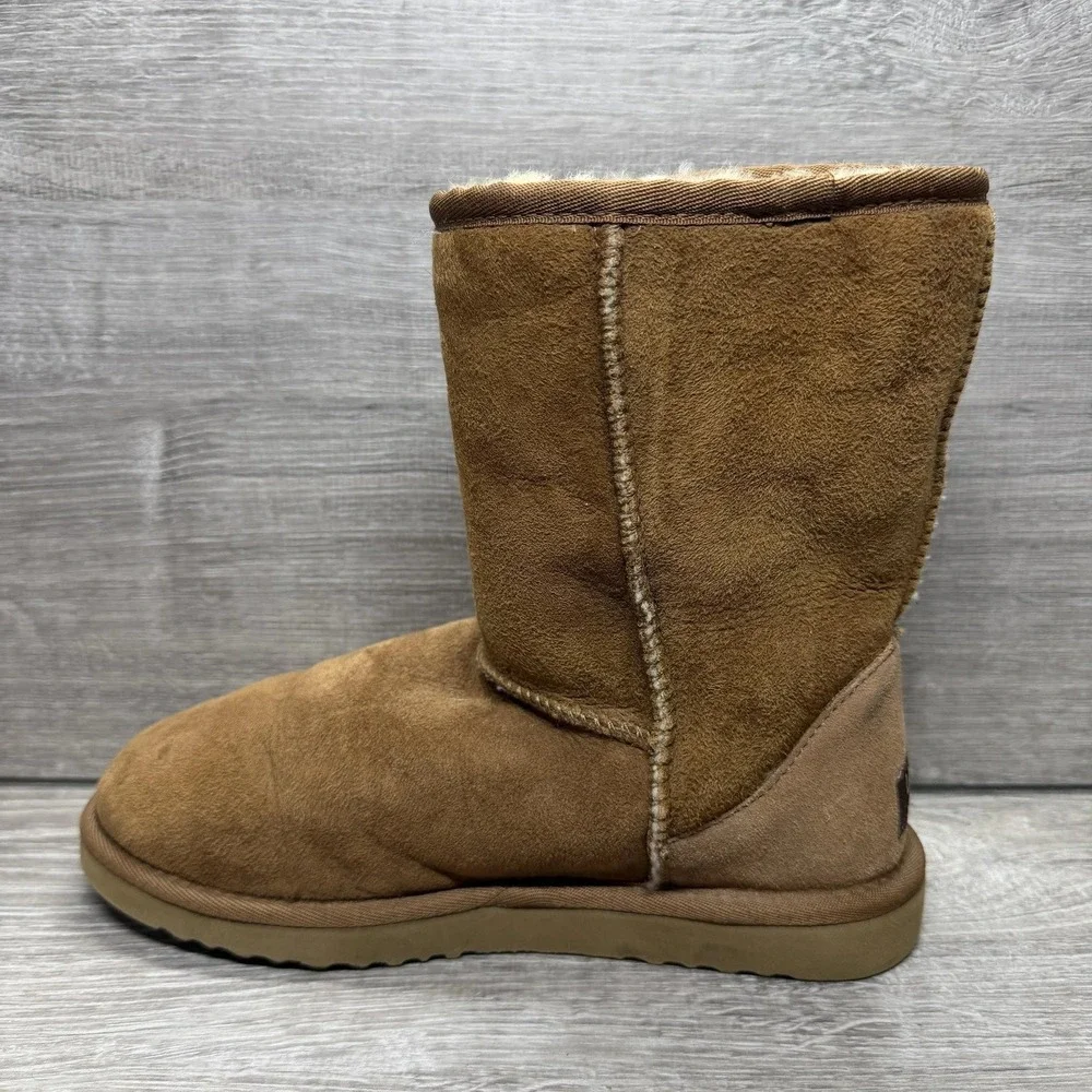 UGG Classic Short Boots Women Size 7 Chestnut Suede Sheepskin Lined 5825
